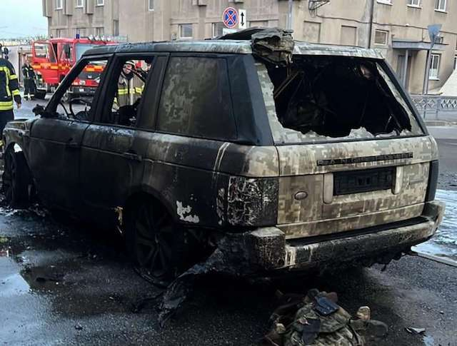 Подростки в Харькове поджигают военные автомобили