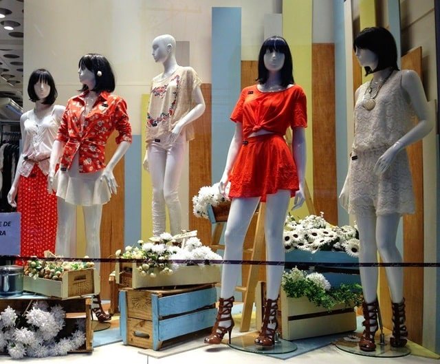 Витрина для магазина: почему она важна