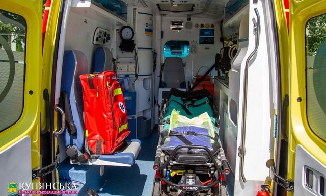 Купянской громаде передали современный реанимобиль