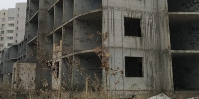 Со второго этажа недостроенного здания упала школьница