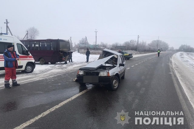 ДТП в Богодуховском районе: во время столкновения автобуса с машиной погибли два человека (фото)