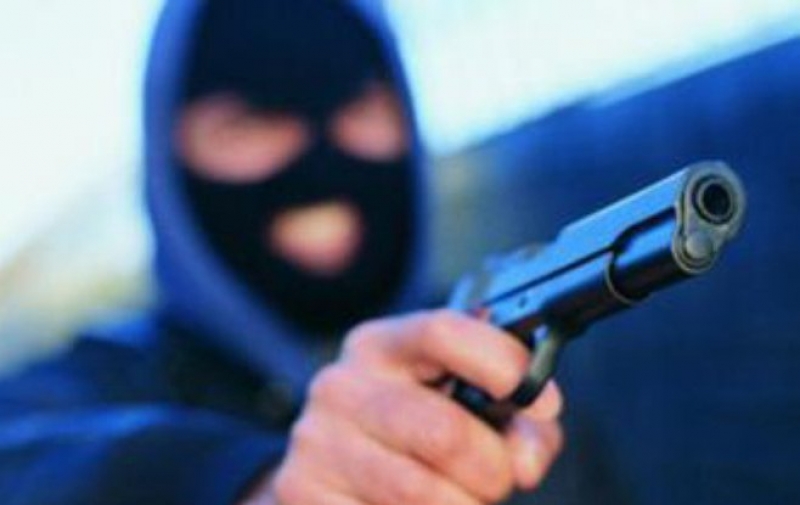 В Харькове бандиты обчистили частный дом и ранили молодого парня