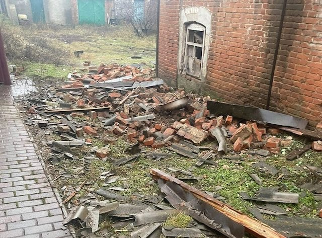 В Двуречной и Купянске-Узловом после обстрелов горели дома