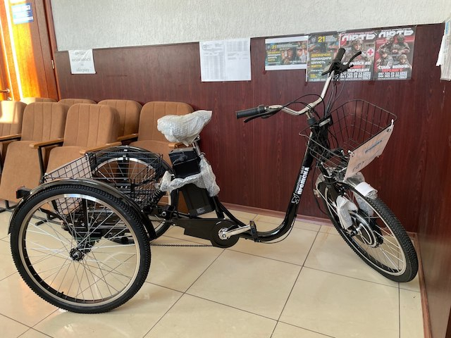 Старосалтовская громада получила электротранспорт для медиков и соцработников