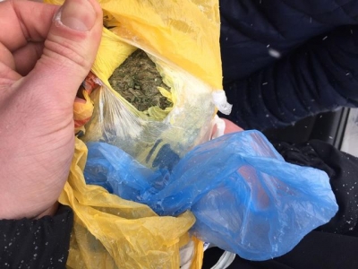 Полицейские Харьковщины изъяли у днепрянина более полутора килограмма каннабиса (фото)
