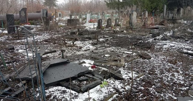 Поздним вечером враг ударил по одному из купянских кладбищ