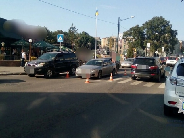 На переходе в центре Харькова иномарка сбила женщину