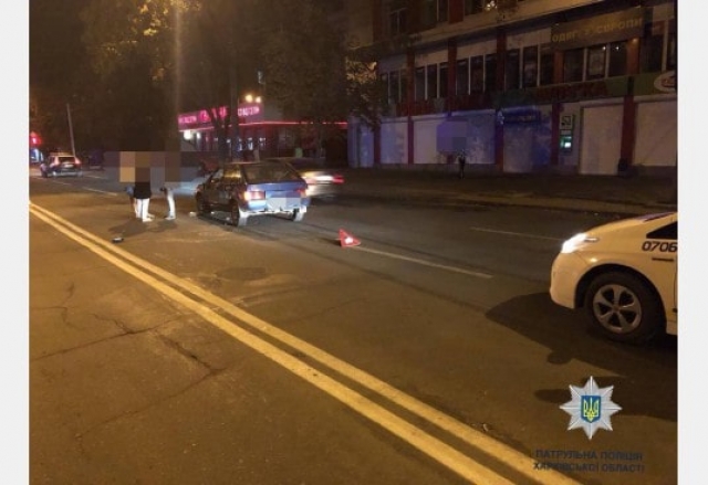 В Харькове авто сбило двух пешеходов