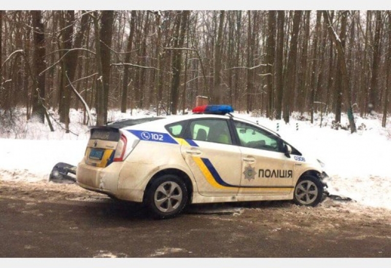Патрульная машина стала участником массового ДТП в Харькове (фотофакт)