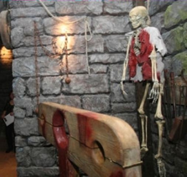 Хулиганы покушались на Дом ужасов