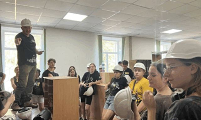 Молодежь объединилась, чтобы восстановить библиотеку в Рогани