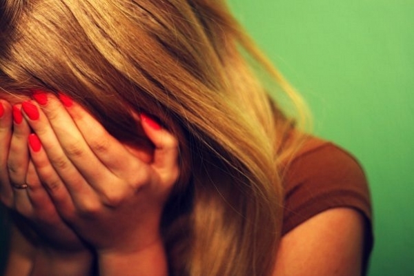 Женщина хотела убить мужа при родственниках