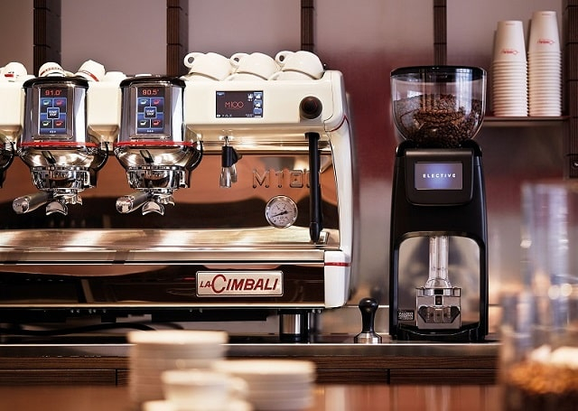 Кавомашина професійна: що це таке, відмінності від домашньої, як вибрати