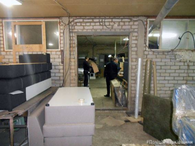 За кражу катушек ниток и отрез дермантина, двум жителям Харьковщины «светит» 5 лет тюрьмы