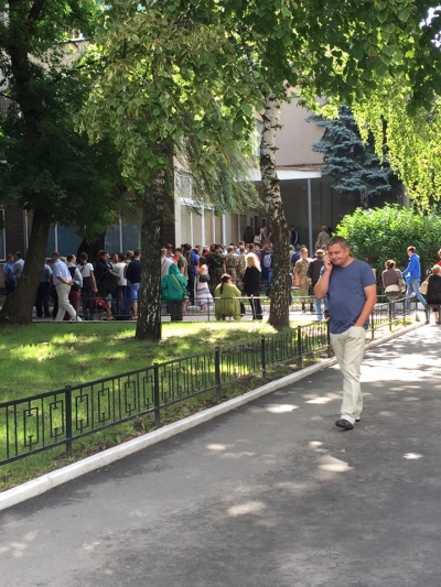 Абитуриенты штурмуют военные ВУЗы Харькова