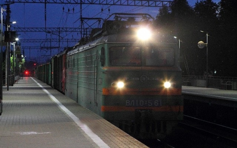 Поезд сбил женщину в Харьковской области