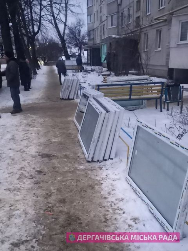 В г. Дергачи прибыла партия новых стеклопакетов