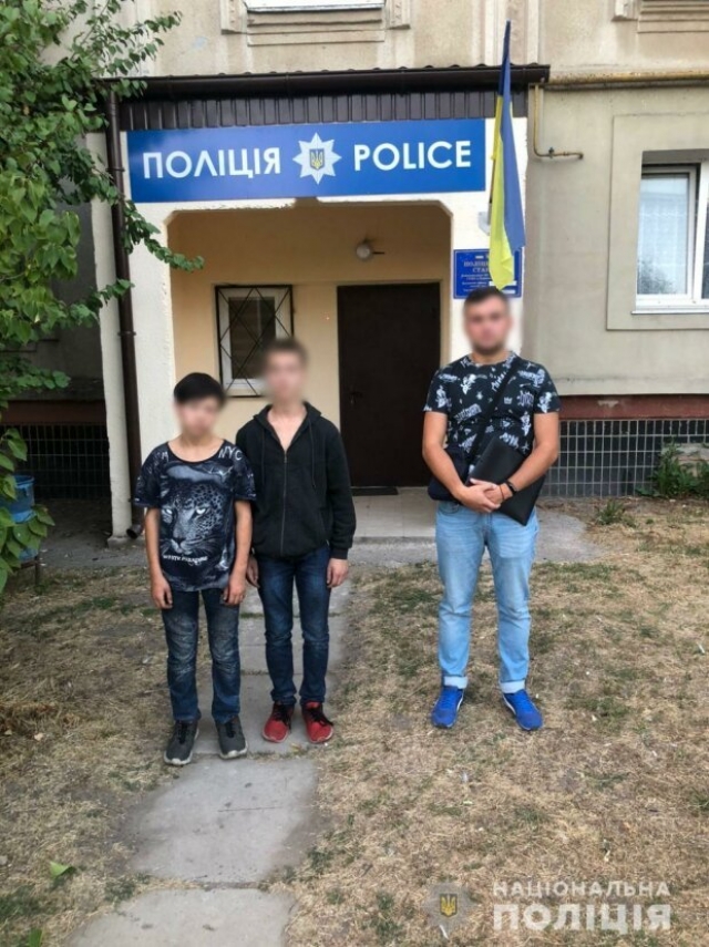 Сотрудники полиции вернули домой двух подростков