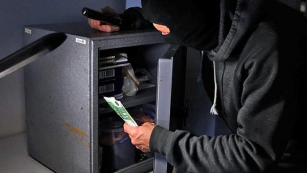 В Харькове грабители вынесли сейф с сотнями тысяч гривень