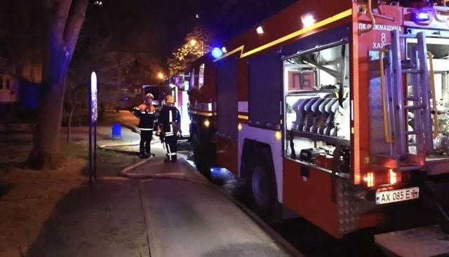 Во время пожара в многоэтажном доме в Харькове спасены 15 человек