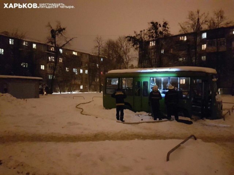 В Харькове сгорел автобус (видео)