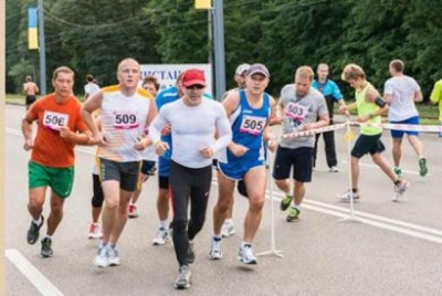 В забеге на 21 км принял участие Геннадий Кернес