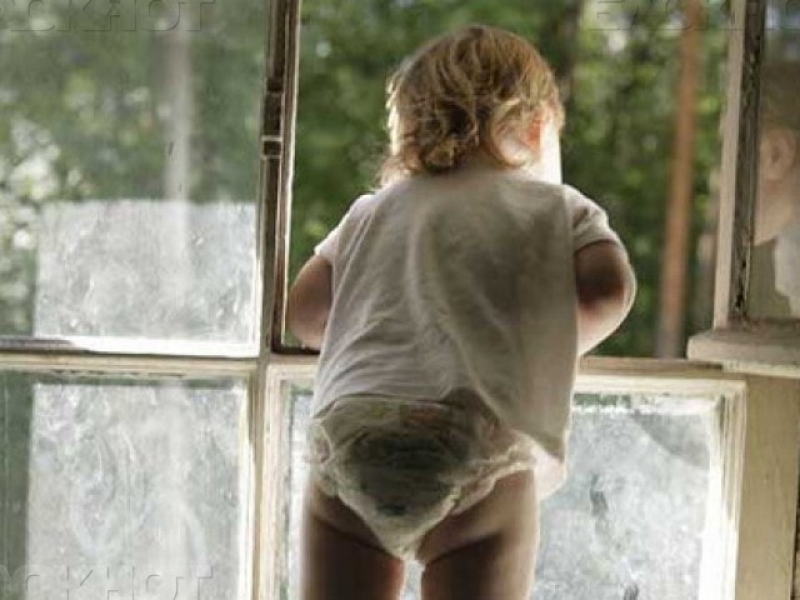 ЧП на Харьковщине – полуторагодовалый малыш выпал с балкона