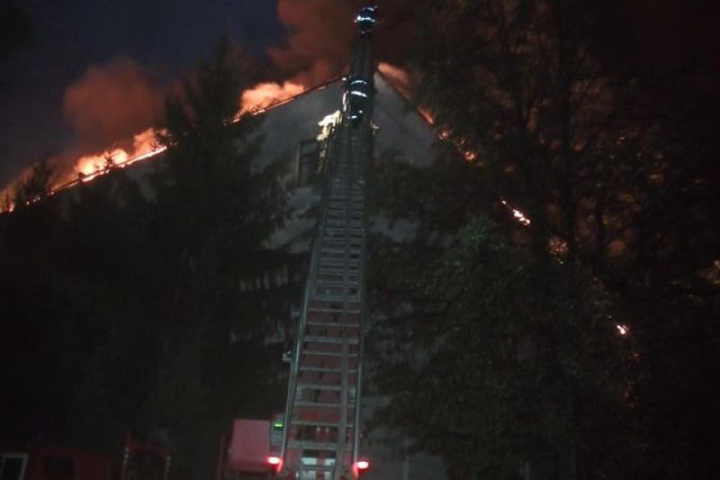 Харьковские пожарные только к утру справились с огнем в здании апелляционного суда: подробности (фото, видео)
