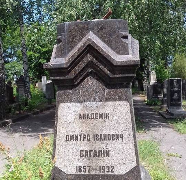 С могилы харьковского академика украли бюст