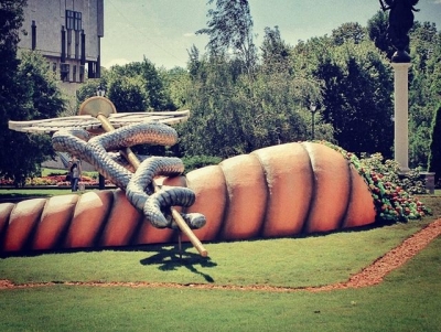 В центре Харькова установили 3D-герб (фотофакт)