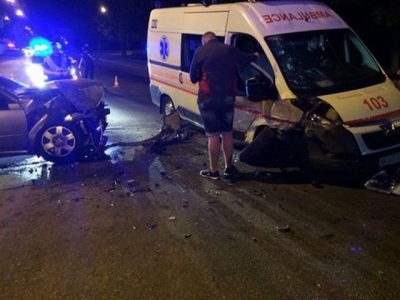 На Салтовке столкнулись «скорая» и «легковушка»: есть пострадавшие