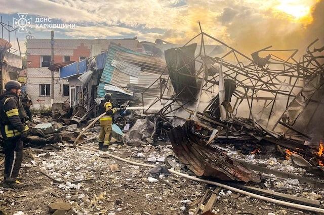 В Купянске спасатели несколько раз попадали под вражеские обстрелы