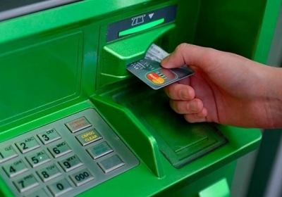 Харьковчанин подделывал банковские карты и обналичивал их: дело передано в суд