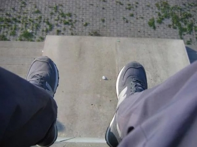 Пытался прыгнуть с телевизионной башни: полицейские спасли мужчину