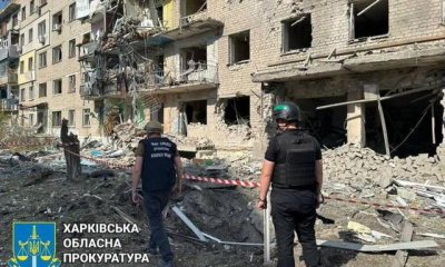 Состояние дома, пострадавшего от взрыва авиабомбы, изучают специалисты