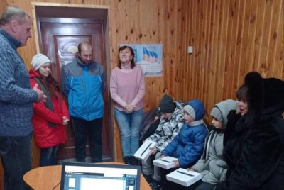 Детям из села Кисели вручили современные планшеты для учебы