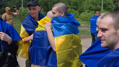 Домой вернулся 24-летний военный, находившийся в российском плену больше трех лет