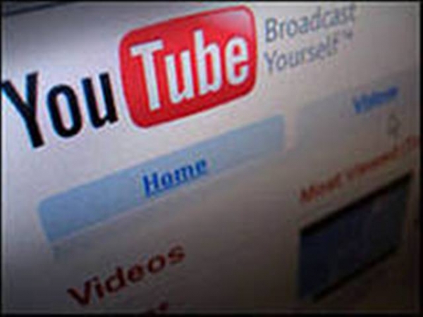 Сотрудник харьковского ГАИ стал звездой интернета, сняв штаны