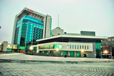 Заминировали два отеля, а на ж/д нашли взрывчатку