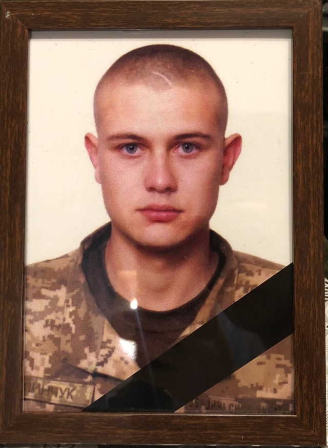 Жители Балаклейской громады провели в последний путь молодого защитника Украины