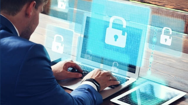 Два кроки до безпеки: як захистити гроші в смартфоні