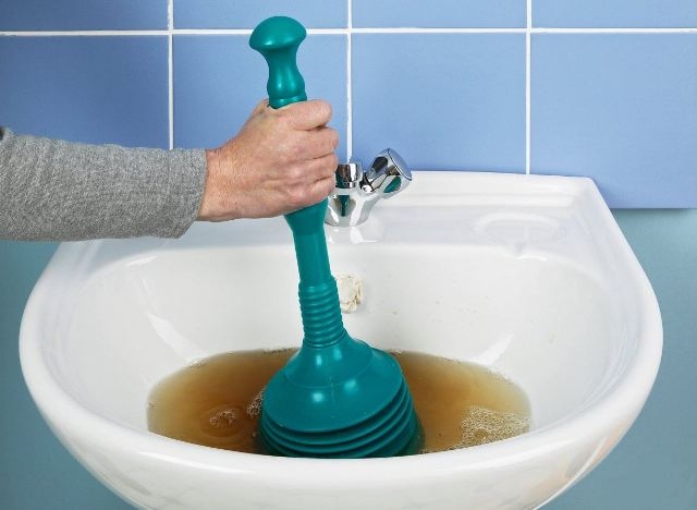 Как прочистить канализацию в домашних условиях народными средствами