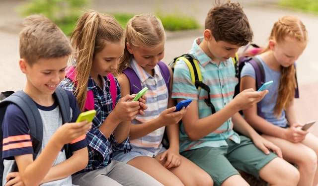 Смартфон для школьника начальных классов: каким должен быть, советы по выбору