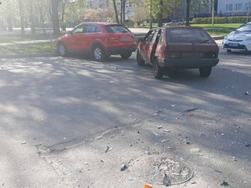 На Новых домах – тройное ДТП: 4 человека доставлены в больницу