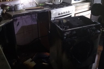 Огонь уничтожил стиральную машинку – причины возгорания устанавливают эксперты