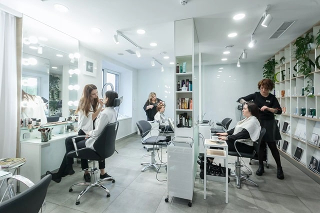Оборудование и мебель для салона красоты: что должно быть, особенности, на чем нельзя экономить