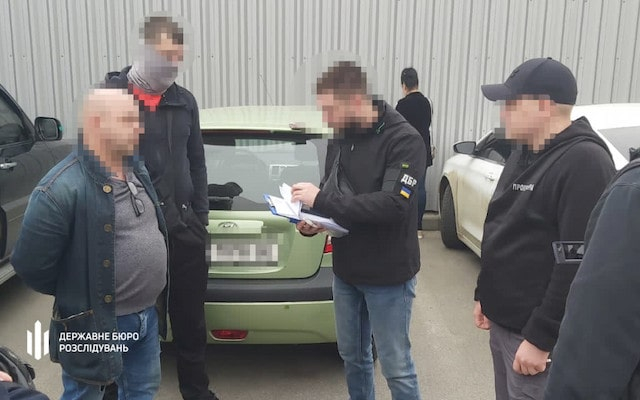 Задержаны двое военнослужащих, которые помогали уклонистам