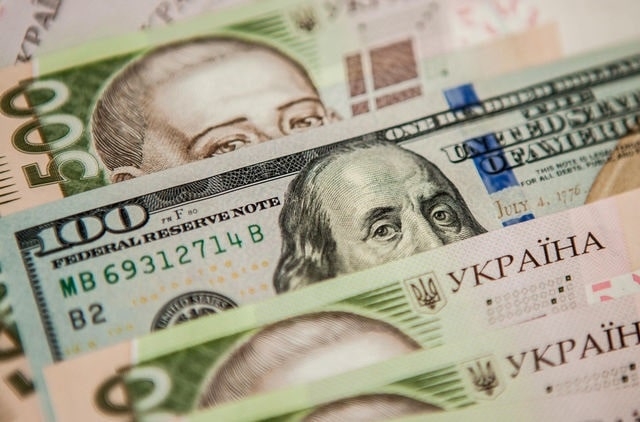 Обмен валюты в банке и обменнике: плюсы и минусы