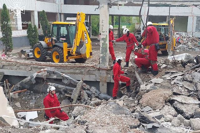 В Салтовском районе приступили к разбору завалов школы № 17