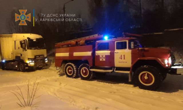 Мощный снегопад обрушился на Харьков и область
